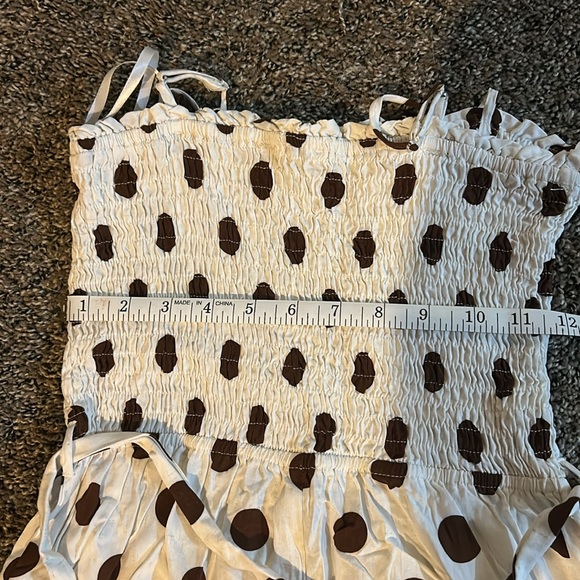 Polka dot romper, capri length, wide leg. Adjustable shoulder straps. EUC, Med. - Picture 4 of 4